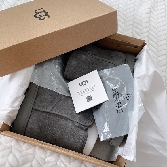 UGG Cory II Genuine Shearling Lined Boot - Picture 7 of 10